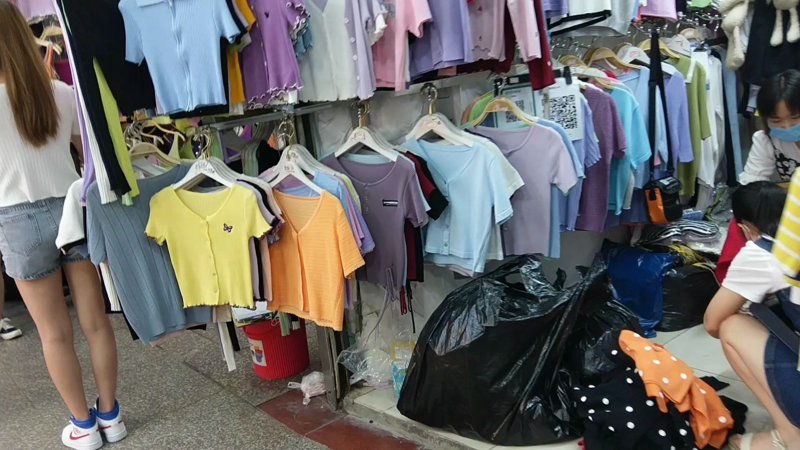 服装批发行业动态:趋势与机遇